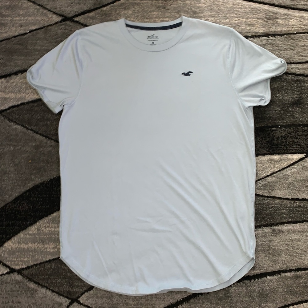 🛍 2/$20 Hollister Curved Hem Tee